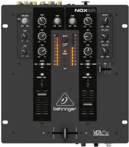 Behringer NOX101 Mixer DJing