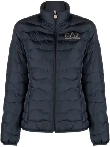 Una giacca EA7