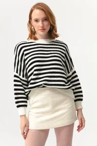 Lafaba Women's Black and White Crew Neck Striped Knitwear Sweater