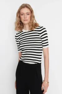 Magliette con maniche corte Trendyol